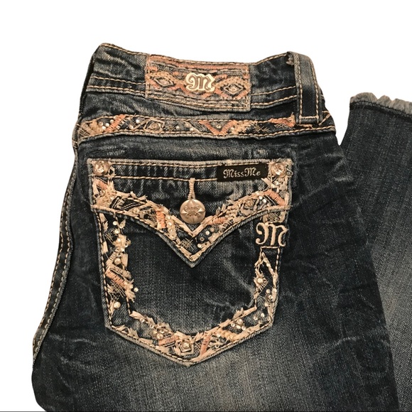 Miss Me Signature Crop Jeans with Rhinestone Detail Pockets Size 26 - Picture 2 of 8
